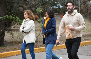 Córdoba, Argentina.- En las fotos tomadas el 23 de julio del 2023, las personas emiten su voto en las elecciones para renovar autoridades municipales de la ciudad de Córdoba. Escrutadas el 99