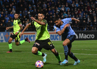 Córdoba, Argentina.- En las fotos tomadas el 6 de julio del 2023, durante el partido entre Belgrano y Barracas Central en el estadio Julio César Villagra en un partido correspondiente a la fecha 23 de la Liga Profesional. Belgrano derrotó por 2 a 0 a Barracas Central con goles de Brian Calderara en el inicio del juego y del ex Talleres Francisco Álvarez en el complemento.