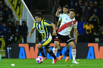 Rosario, Argentina.- In the photos taken on July 23, 2023, during the match between River Plate and Rosario Central, at Gigante de Arroyito, in a match valid for the 26th and penultimate date of the Professional Football League. River, as a visitor, tied with Rosario Central 3-3. The team led by Miguel Ángel Russo will face Belgrano on the following day, while River will play Racing Club.