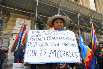 Buenos Aires, Argentina.- In the photos taken on August 8, 2023, the Third Malón de la Paz, maintains a vigil in front of the Buenos Aires Courts against the constitutional reform in Jujuy. Indigenous communities from the province of Jujuy, in northern Argentina, demonstrate in Buenos Aires amid a turbulent political climate in Jujuy after the approval of a constitutional reform, promoted by Governor Gerardo Morales, which according to his detractors, criminalizes the right to protest and curtails indigenous land rights in the midst of exploitation plans to obtain lithium.