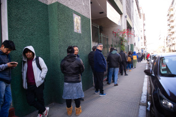 Buenos Aires, Argentina.- In the photos taken on August 13, 2023, Argentines cast their votes in different establishments authorized to vote in Buenos Aires, Argentina. Argentines voted Sunday in a critical primary election that provides expectations for the general vote two months later. Polls officially ended at 6 p.m. local time, and people were still waiting in long lines to cast the final ballots. Some 62% of registered citizens voted an hour before the close of the election, according to the electoral authority.