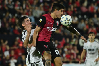 Rosario, Argentina.- In the photos taken on August 21, 2023, during the match between Newell's and Central Córdoba de Santiago del Estero for date 1 of Zone B of the 2023 Professional League Cup at the Marcelo Bielsa stadium. Newell's beat Central Córdoba 2-0 with goals from Gustavo Damián Canto (against) and Brian Nicolás Aguirre.