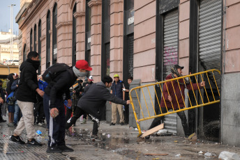 Buenos Aires, Argentina.- In the photos taken on August 10, 2023, it shows the incidents that occurred by a group of passengers affected by the delays in the midst of the protests on the Roca Train tracks. The outage affected service at the Constitución station, causing chaos there. Train users began to gather in the vicinity and several of them vented their anger against the facilities, throwing blunt objects.