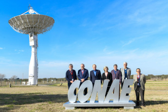 Córdoba, Argentina.- In the photos taken on July 31, 2023, during the official visit of the Administrator of the National Aeronautics and Space Administration (NASA) of the United States, Bill Nelson (3rd left), to the Teófilo Tabanera Space Center (CETT). of the National Commission for Space Activities (CONAE). "In the future, an Argentine astronaut will train at NASA, and later we will see an Argentine who travels to the International Space Station," Nelson said. Likewise, he indicated "We are very impressed by what Argentina does (in space matters) and we look forward to continuing to cooperate."