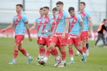 Sarandí, Argentina.- En las fotos tomadas el 20 de agosto del 2023, durante el partido entre Arsenal de Sarandí e Instituto de Córdoba en un partido válido por la primera fecha de la Zona A de la Copa de la Liga en el Estadio Julio Humberto Grondona. Instituto venció por 1-0 a Arsenal como visitante. El gol fue marcado por Adrián Martínez, a los 21 minutos. En la próxima fecha, Arsenal se medirá con Argentinos Juniors, mientras que Instituto tendrá como rival a Atlético Tucumán.