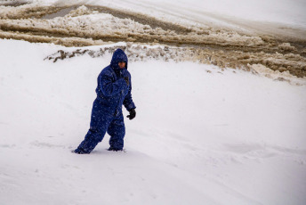 Ushuaia, Argentina.- En las fotos tomadas el 8 de agosto del 2023, muestra la ciudad de Ushuaia tras un temporal de nieve. El Servicio Meteorológico Nacional emitió una alerta de nivel amarillo por la presencia de vientos severos y temperaturas polares. Según detallaron en los informes elaborados, las ráfagas de vientos intensos se presentarán en la parte norte del país, mientras que el frío se extenderá por el sur de la República Argentina.