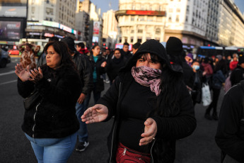 Buenos Aires, Argentina.- In the photos taken on August 10, 2023, family and friends hold a protest to demand justice after the death of a protester in Buenos Aires, the capital of Argentina, after allegedly suffering a heart attack after being arrested. by the Police during a protest against the electoral system in front of the Obelisk.