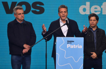 Buenos Aires, Argentina.- In the photos taken on August 13, 2023, presidential candidate Sergio Massa (center), in the Unión por la Patria (UxP) bunker after the results of the open, simultaneous and mandatory primaries (PASO). The Argentine Minister of Economy, Sergio Massa, who became the second most voted candidate in the primaries this Sunday in Argentina as leader of the pro-government Unión por la Patria (Peronist), promised to "put up the fight" in the October general elections to “continue being Government”.