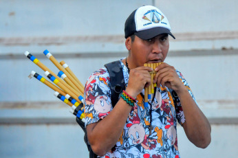 Jujuy, Argentina.- En las fotos tomadas el 7 de agosto del 2023, cientos de fieles jujeños celebraron al Santísimo Salvador, patrono de la ciudad capital y de la Diócesis de Jujuy, con una procesión por las calles céntricas y una misa concelebrada, que se realizó en la Iglesia Catedral Basílica. La veneración tiene sus orígenes en la misma fundación de la ciudad.