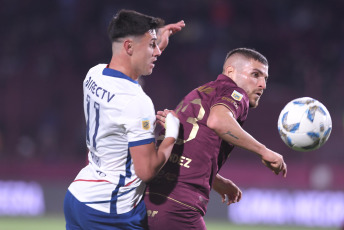 Buenos Aires, Argentina.- En las fotos tomadas el 20 de agosto del 2023, durante el partido entre San Lorenzo y Lanús en un encuentro por la jornada 1 de la Copa de la Liga en el Estadio Ciudad de Lanús. San Lorenzo venció por 1-0 a Lanús como visitante, el gol fue marcado por Adam Bareiro, a los 69 minutos. En la próxima fecha, Lanús se medirá con Newell’s, mientras que San Lorenzo tendrá como rival a Belgrano.