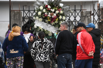 Buenos Aires, Argentina.- In the photos taken on August 10, 2023, family and friends say goodbye to the remains of Morena Domínguez at her father's house, in the town of Lanús in Buenos Aires. Some of the campaign closing ceremonies in Argentina were suspended just four days before the presidential primary elections. As reported by the police report, the assault at the hands of "motochorros" (people who steal and flee on a motorcycle) and the subsequent death of Morena Domínguez, led to the decision of the candidates.