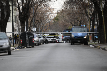 Buenos Aires, Argentina.- In the photos taken on August 21, 2023, it shows the place where a shooting occurred in the Buenos Aires neighborhood of La Paternal. In the event, a man died and three others were arrested after robbing a textile company and leading a chase and shootout with the police, police sources reported.