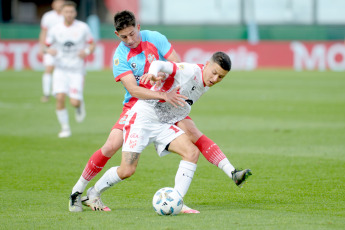 Sarandí, Argentina.- In the photos taken on August 20, 2023, during the match between Arsenal de Sarandí and Instituto de Córdoba in a match valid for the first date of Zone A of the League Cup at the Julio Humberto Stadium Grondona. Instituto beat Arsenal 1-0 as a visitor. The goal was scored by Adrián Martínez, at 21 minutes. On the next date, Arsenal will face Argentinos Juniors, while Instituto will have Atlético Tucumán as a rival.