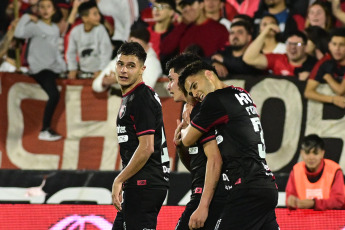 Rosario, Argentina.- In the photos taken on August 21, 2023, during the match between Newell's and Central Córdoba de Santiago del Estero for date 1 of Zone B of the 2023 Professional League Cup at the Marcelo Bielsa stadium. Newell's beat Central Córdoba 2-0 with goals from Gustavo Damián Canto (against) and Brian Nicolás Aguirre.