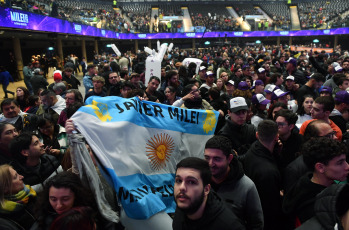 Buenos Aires, Argentina.- In the photos taken on August 7, 2023, the presidential candidate of La Libertad Avanza (LLA), Javier Milei, closed his campaign towards PASO next Sunday with an act at the Movistar stadium Arena of the city of Buenos Aires. During his speech, the opposition leader winked at Mauricio Macri's sector, expressed strong criticism of the UCR and called for a vote.