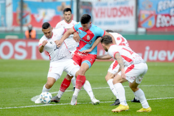 Sarandí, Argentina.- En las fotos tomadas el 20 de agosto del 2023, durante el partido entre Arsenal de Sarandí e Instituto de Córdoba en un partido válido por la primera fecha de la Zona A de la Copa de la Liga en el Estadio Julio Humberto Grondona. Instituto venció por 1-0 a Arsenal como visitante. El gol fue marcado por Adrián Martínez, a los 21 minutos. En la próxima fecha, Arsenal se medirá con Argentinos Juniors, mientras que Instituto tendrá como rival a Atlético Tucumán.