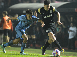 Santa Fe, Argentina.- In the photos taken on August 30, 2023, during the match between San Lorenzo and Belgrano de Córdoba at the Brigadier Estanislao López stadium for the Argentine Cup. San Lorenzo beat Belgrano de Córdoba 1-0 and thus got a ticket to the quarterfinals of the Argentine Cup. El Ciclón will face San Martín de San Juan, who eliminated Argentinos Juniors by beating them by the same score, in the round of the eight best of the contest.