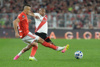 Buenos Aires, Argentina.- En las fotos tomadas el 1 de agosto del 2023, durante el partido entre River Plate y el brasileño Inter de Porto Alegre por la ida de los octavos de final de la Copa Libertadores 2023 en el Estadio Monumental. River Plate derrotó como local a Porto Alegre por 2-1, ante más de 85.000 espectadores. El ecuatoriano Enner Valencia (45+1) puso al frente al equipo brasileño, pero River lo dio vuelta en el segundo tiempo con un doblete de Pablo Solari (65 y 78), que entró como suplente.