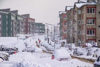 Ushuaia, Argentina.- En las fotos tomadas el 8 de agosto del 2023, muestra la ciudad de Ushuaia tras un temporal de nieve. El Servicio Meteorológico Nacional emitió una alerta de nivel amarillo por la presencia de vientos severos y temperaturas polares. Según detallaron en los informes elaborados, las ráfagas de vientos intensos se presentarán en la parte norte del país, mientras que el frío se extenderá por el sur de la República Argentina.