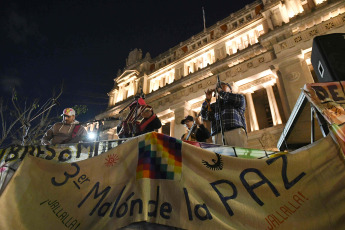 Buenos Aires, Argentina.- En las fotos tomadas el 22 de agosto del 2023, el tercer Malón de la Paz continúa con el acampe en Buenos Aires en contra de la Reforma constitucional de Gerardo Morales. El acampe que llevan a cabo desde hace 22 días frente a Tribunales, además reclama la falta de respuestas por parte de la Corte Suprema y el Gobierno nacional.