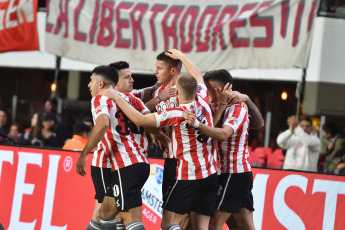 Buenos Aires, Argentina.- In the photos taken on August 2, 2023, during the match between Estudiantes and Goias in the first leg of the round of 16 of the Copa Sudamericana at the Jorge Luis Hirschi stadium. Estudiantes de La Plata achieved a resounding victory by defeating Goias by 3-0. Guido Carrillo (54) and Benjamín Rollheiser (62 and 83) scored the goals for Pincha's victory.