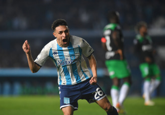 Buenos Aires, Argentina.- In the photos taken on August 10, 2023, during the match between Racing Club and Atlético Nacional at the Presidente Perón stadium for the second leg of the Copa Libertadores de América round of 16. The Argentine Racing qualified for the quarterfinals of the Copa Libertadores 2023 by beating the Colombian Atlético Nacional 3-0 (partial 1-0).