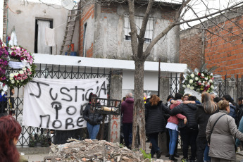 Buenos Aires, Argentina.- In the photos taken on August 10, 2023, family and friends say goodbye to the remains of Morena Domínguez at her father's house, in the town of Lanús in Buenos Aires. Some of the campaign closing ceremonies in Argentina were suspended just four days before the presidential primary elections. As reported by the police report, the assault at the hands of "motochorros" (people who steal and flee on a motorcycle) and the subsequent death of Morena Domínguez, led to the decision of the candidates.