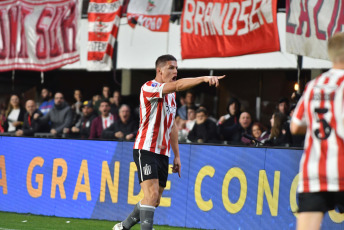 Buenos Aires, Argentina.- In the photos taken on August 2, 2023, during the match between Estudiantes and Goias in the first leg of the round of 16 of the Copa Sudamericana at the Jorge Luis Hirschi stadium. Estudiantes de La Plata achieved a resounding victory by defeating Goias by 3-0. Guido Carrillo (54) and Benjamín Rollheiser (62 and 83) scored the goals for Pincha's victory.