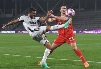 Córdoba, Argentina.- En las fotos tomadas el 15 de agosto del 2023, durante el partido entre Independiente y Central Córdoba de Santiago del Estero, ambos de Primera División, en el cierre de los 16avos de final de la Copa Argentina en el Estadio Mario Alberto Kempes. Independiente eliminó por penales (7-6) a Central Córdoba de Santiago del Estero y se clasificó a los octavos de final de la Copa Argentina. En la próxima instancia el equipo de Avellaneda, se medirá con Estudiantes de La Plata.