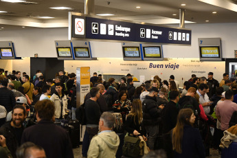 Buenos Aires, Argentina.- In the photos taken on August 15, 2023, it shows the Jorge Newbery Airport, which registers delays and cancellations in flights. An unexpected force measure initiated by workers of the Intercargo company causes delays and dozens of canceled flights at the airports of Ezeiza, Aeroparque and in the province of Córdoba. There were almost 10 thousand passengers affected, all of them corresponding to flights of the JetSmart and Latam companies.