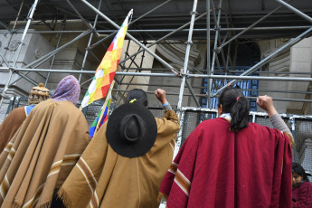 Buenos Aires, Argentina.- In the photos taken on August 8, 2023, the Third Malón de la Paz, maintains a vigil in front of the Buenos Aires Courts against the constitutional reform in Jujuy. Indigenous communities from the province of Jujuy, in northern Argentina, demonstrate in Buenos Aires amid a turbulent political climate in Jujuy after the approval of a constitutional reform, promoted by Governor Gerardo Morales, which according to his detractors, criminalizes the right to protest and curtails indigenous land rights in the midst of exploitation plans to obtain lithium.