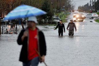 Buenos Aires, Argentina.- In the photos taken on August 18, 2023, it shows the areas affected by severe rains and winds that affected a good part of the southern GBA in Argentina and other areas of the metropolitan area since early Thursday morning. The heavy rains caused the suspension of classes and several people had to be evacuated and transferred to shelter centers. In some areas, 158 millimeters fell, after more than six months without heavy rain. According to official information, there were 1,300 families affected and 175 evacuees.