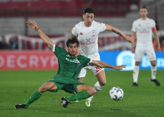 Buenos Aires, Argentina.- En las fotos tomadas el 21 de agosto del 2023, durante el partido entre Huracán y Banfield en el Estadio Tomás Adolfo Ducó por la primera fecha de la Zona A de la Copa de la Liga Profesional. Huracán venció a Banfield 2-0 con goles de Cóccaro y Cordero.