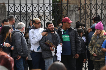 Buenos Aires, Argentina.- In the photos taken on August 10, 2023, family and friends say goodbye to the remains of Morena Domínguez at her father's house, in the town of Lanús in Buenos Aires. Some of the campaign closing ceremonies in Argentina were suspended just four days before the presidential primary elections. As reported by the police report, the assault at the hands of "motochorros" (people who steal and flee on a motorcycle) and the subsequent death of Morena Domínguez, led to the decision of the candidates.