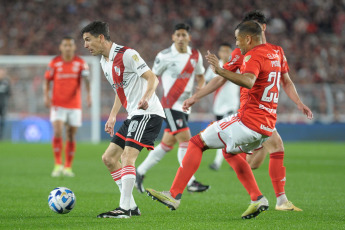 Buenos Aires, Argentina.- En las fotos tomadas el 1 de agosto del 2023, durante el partido entre River Plate y el brasileño Inter de Porto Alegre por la ida de los octavos de final de la Copa Libertadores 2023 en el Estadio Monumental. River Plate derrotó como local a Porto Alegre por 2-1, ante más de 85.000 espectadores. El ecuatoriano Enner Valencia (45+1) puso al frente al equipo brasileño, pero River lo dio vuelta en el segundo tiempo con un doblete de Pablo Solari (65 y 78), que entró como suplente.