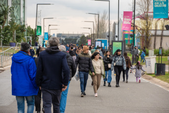 Buenos Aires, Argentina.- En las fotos tomadas el 3 de agosto del 2023, muestra las calles de Buenos Aires. El Gobierno argentino anunció que sube el piso del Impuesto a las Ganancias, una retención que pagan los trabajadores de Argentina derivada de su salario. Según informó en un comunicado el Ministerio de Economía, a cargo de Sergio Massa, "a partir de agosto solo pagarán el Impuesto a las Ganancias las remuneraciones superiores a $700.875 (pesos argentinos)".