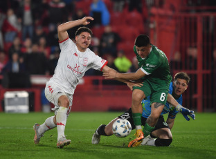 Buenos Aires, Argentina.- In the photos taken on August 21, 2023, during the match between Huracán and Banfield at the Tomás Adolfo Ducó Stadium for the first date of Zone A of the Professional League Cup. Huracán beat Banfield 2-0 with goals from Cóccaro and Cordero.