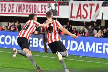 Buenos Aires, Argentina.- In the photos taken on August 2, 2023, during the match between Estudiantes and Goias in the first leg of the round of 16 of the Copa Sudamericana at the Jorge Luis Hirschi stadium. Estudiantes de La Plata achieved a resounding victory by defeating Goias by 3-0. Guido Carrillo (54) and Benjamín Rollheiser (62 and 83) scored the goals for Pincha's victory.