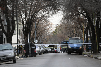 Buenos Aires, Argentina.- In the photos taken on August 21, 2023, it shows the place where a shooting occurred in the Buenos Aires neighborhood of La Paternal. In the event, a man died and three others were arrested after robbing a textile company and leading a chase and shootout with the police, police sources reported.