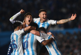 Buenos Aires, Argentina.- En las fotos tomadas el 10 de agosto del 2023, durante el partido entre Racing Club y Atlético Nacional en el estadio Presidente Perón por la vuelta de los octavos de final de la Copa Libertadores de América. El argentino Racing se clasificó a los cuartos de final de la Copa Libertadores 2023 al golear por 3-0 (parcial 1-0) al colombiano Atlético Nacional.