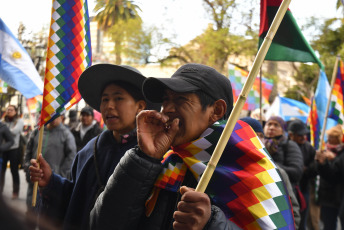 Buenos Aires, Argentina.- En las fotos tomadas el 8 de agosto del 2023, el Tercer Malón de la Paz, mantiene una vigilia frente a los Tribunales porteños contra la reforma constitucional en Jujuy. Comunidades indígenas de la provincia de Jujuy, en el norte de Argentina, se manifiestan en Buenos Aires en medio de un agitado clima político en Jujuy tras la aprobación de una reforma constitucional, impulsada por el gobernador Gerardo Morales, que según sus detractores, criminaliza el derecho a la protesta y cercena los derechos indígenas sobre la tierra en medio de planes de explotación para la obtención de litio.