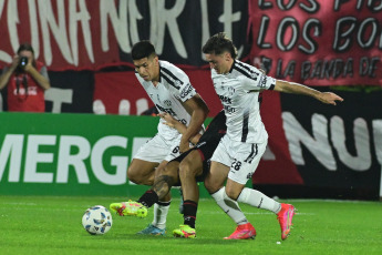 Rosario, Argentina.- En las fotos tomadas el 21 de agosto del 2023, durante el partido entre Newell’s y Central Córdoba de Santiago del Estero por la fecha 1 de la Zona B de la Copa de la Liga Profesional 2023 en el estadio Marcelo Bielsa. Newell's venció por 2-0 a Central Córdoba con goles de Gustavo Damián Canto (en contra) y Brian Nicolás Aguirre.