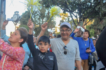 Jujuy, Argentina.- In the photos taken on August 7, 2023, hundreds of Jujuy faithful celebrated the Holy Savior, patron saint of the capital city and of the Diocese of Jujuy, with a procession through the central streets and a concelebrated mass, which It was held in the Basilica Cathedral Church. The veneration has its origins in the very foundation of the city.