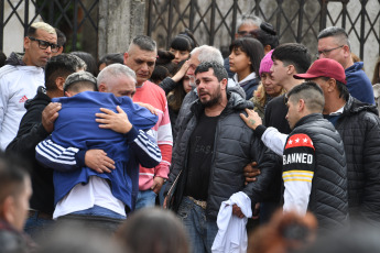 Buenos Aires, Argentina.- In the photos taken on August 10, 2023, family and friends say goodbye to the remains of Morena Domínguez at her father's house, in the town of Lanús in Buenos Aires. Some of the campaign closing ceremonies in Argentina were suspended just four days before the presidential primary elections. As reported by the police report, the assault at the hands of "motochorros" (people who steal and flee on a motorcycle) and the subsequent death of Morena Domínguez, led to the decision of the candidates.