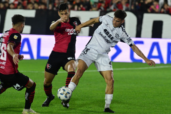 Rosario, Argentina.- In the photos taken on August 21, 2023, during the match between Newell's and Central Córdoba de Santiago del Estero for date 1 of Zone B of the 2023 Professional League Cup at the Marcelo Bielsa stadium. Newell's beat Central Córdoba 2-0 with goals from Gustavo Damián Canto (against) and Brian Nicolás Aguirre.