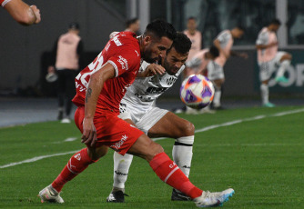 Córdoba, Argentina.- En las fotos tomadas el 15 de agosto del 2023, durante el partido entre Independiente y Central Córdoba de Santiago del Estero, ambos de Primera División, en el cierre de los 16avos de final de la Copa Argentina en el Estadio Mario Alberto Kempes. Independiente eliminó por penales (7-6) a Central Córdoba de Santiago del Estero y se clasificó a los octavos de final de la Copa Argentina. En la próxima instancia el equipo de Avellaneda, se medirá con Estudiantes de La Plata.