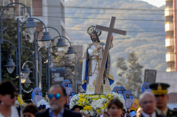 Jujuy, Argentina.- In the photos taken on August 7, 2023, hundreds of Jujuy faithful celebrated the Holy Savior, patron saint of the capital city and of the Diocese of Jujuy, with a procession through the central streets and a concelebrated mass, which It was held in the Basilica Cathedral Church. The veneration has its origins in the very foundation of the city.