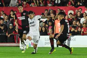 Rosario, Argentina.- In the photos taken on August 21, 2023, during the match between Newell's and Central Córdoba de Santiago del Estero for date 1 of Zone B of the 2023 Professional League Cup at the Marcelo Bielsa stadium. Newell's beat Central Córdoba 2-0 with goals from Gustavo Damián Canto (against) and Brian Nicolás Aguirre.