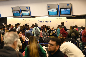 Buenos Aires, Argentina.- In the photos taken on August 15, 2023, it shows the Jorge Newbery Airport, which registers delays and cancellations in flights. An unexpected force measure initiated by workers of the Intercargo company causes delays and dozens of canceled flights at the airports of Ezeiza, Aeroparque and in the province of Córdoba. There were almost 10 thousand passengers affected, all of them corresponding to flights of the JetSmart and Latam companies.