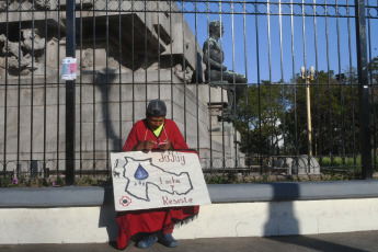 Buenos Aires, Argentina.- In the photos taken on July 1, 2023, indigenous peoples members of the "Third Malón de la Paz" arrived in the city of Buenos Aires after a week of caravan from Jujuy in defense of their territories and resources natural and against the constitutional reform approved by the impulse of the governor and pre-candidate for vice president Gerardo Morales.